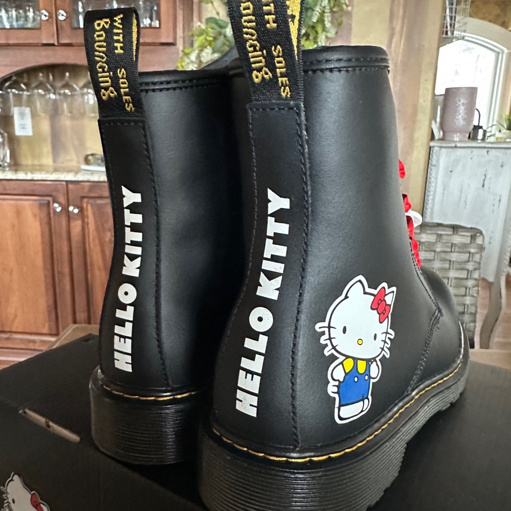 HELLO KITTY LIMITED EDITION DR. MARTIN BOOTS